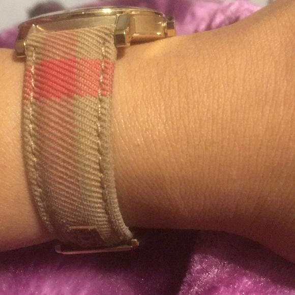 Burberry watch - Picture 2 of 4